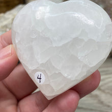 Bild in Galerie-Viewer laden, Lemon Calcite Heart Palm Stone #04