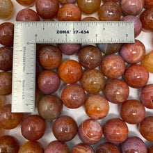 Bild in Galerie-Viewer laden, Carnelian Snakeskin 22mm Spheres