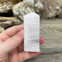 Bild in Galerie-Viewer laden, Pink Calcite / Mangano Tower #01