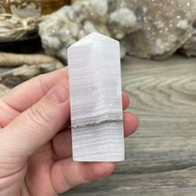Bild in Galerie-Viewer laden, Pink Calcite / Mangano Tower #01