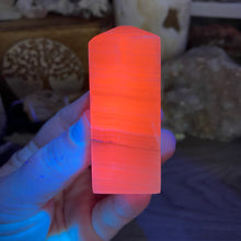 Bild in Galerie-Viewer laden, Pink Calcite / Mangano Tower #01