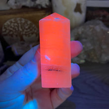 Bild in Galerie-Viewer laden, Pink Calcite / Mangano Tower #01