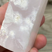 Bild in Galerie-Viewer laden, Pink Calcite / Mangano Tower #02