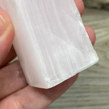 Bild in Galerie-Viewer laden, Pink Calcite / Mangano Tower #02