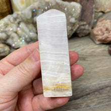Bild in Galerie-Viewer laden, Pink Calcite / Mangano Tower #03