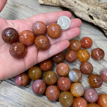Bild in Galerie-Viewer laden, Carnelian Snakeskin 22mm Spheres