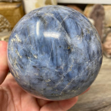 Bild in Galerie-Viewer laden, Dumortierite "Blue Quartz" Large Sphere #05 - 3.54" / 90mm