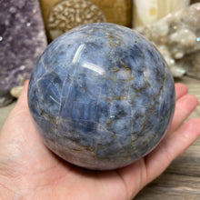 Bild in Galerie-Viewer laden, Dumortierite "Blue Quartz" Large Sphere #05 - 3.54" / 90mm
