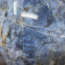 Bild in Galerie-Viewer laden, Dumortierite "Blue Quartz" Large Sphere #05 - 3.54" / 90mm