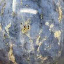 Bild in Galerie-Viewer laden, Dumortierite "Blue Quartz" Large Sphere #05 - 3.54" / 90mm