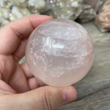 Bild in Galerie-Viewer laden, Rose Quartz Sphere #01 - 2.42" / 61mm
