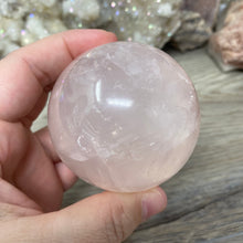 Bild in Galerie-Viewer laden, Rose Quartz Sphere #01 - 2.42" / 61mm