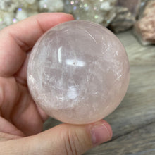 Bild in Galerie-Viewer laden, Rose Quartz Sphere #01 - 2.42" / 61mm