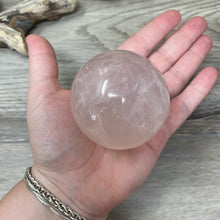 Bild in Galerie-Viewer laden, Rose Quartz Sphere #01 - 2.42" / 61mm