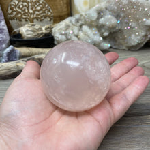 Bild in Galerie-Viewer laden, Rose Quartz Sphere #01 - 2.42" / 61mm