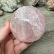 Bild in Galerie-Viewer laden, Rose Quartz Sphere #02 - 2.70" / 69mm