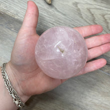 Bild in Galerie-Viewer laden, Rose Quartz Sphere #02 - 2.70" / 69mm