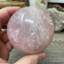 Bild in Galerie-Viewer laden, Rose Quartz Sphere #02 - 2.70" / 69mm