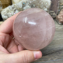 Bild in Galerie-Viewer laden, Rose Quartz Sphere #03 - 2.77" / 70mm