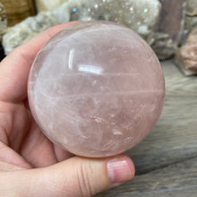 Bild in Galerie-Viewer laden, Rose Quartz Sphere #03 - 2.77" / 70mm
