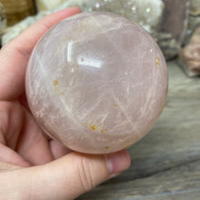 Bild in Galerie-Viewer laden, Rose Quartz Sphere #03 - 2.77" / 70mm