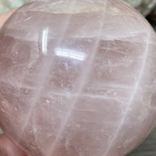 Bild in Galerie-Viewer laden, Rose Quartz Sphere #03 - 2.77" / 70mm