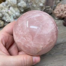 Bild in Galerie-Viewer laden, Rose Quartz Sphere #04 - 2.86" / 72mm