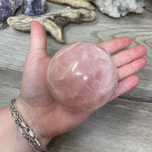 Bild in Galerie-Viewer laden, Rose Quartz Sphere #04 - 2.86" / 72mm