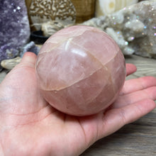 Bild in Galerie-Viewer laden, Rose Quartz Sphere #04 - 2.86" / 72mm