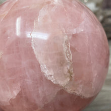 Bild in Galerie-Viewer laden, Rose Quartz Sphere #04 - 2.86" / 72mm