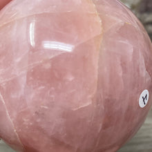Bild in Galerie-Viewer laden, Rose Quartz Sphere #04 - 2.86" / 72mm
