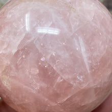 Bild in Galerie-Viewer laden, Rose Quartz Sphere #04 - 2.86" / 72mm