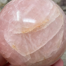 Bild in Galerie-Viewer laden, Rose Quartz Sphere #04 - 2.86" / 72mm