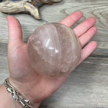 Bild in Galerie-Viewer laden, Rose Quartz Sphere #05 - 2.86" / 72mm