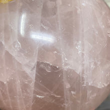 Bild in Galerie-Viewer laden, Rose Quartz Sphere #05 - 2.86" / 72mm