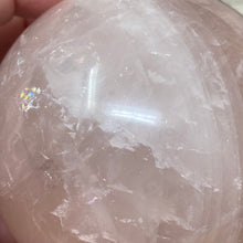 Bild in Galerie-Viewer laden, Rose Quartz Sphere #05 - 2.86" / 72mm