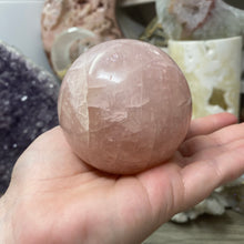 Bild in Galerie-Viewer laden, Rose Quartz Sphere #06 - 2.90" / 73mm