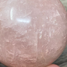 Bild in Galerie-Viewer laden, Rose Quartz Sphere #06 - 2.90" / 73mm