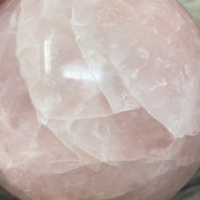 Bild in Galerie-Viewer laden, Rose Quartz Sphere #06 - 2.90" / 73mm