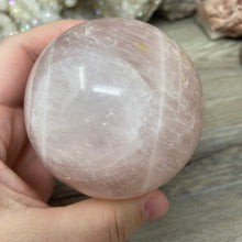 Bild in Galerie-Viewer laden, Rose Quartz Sphere #07 - 2.90" / 73mm