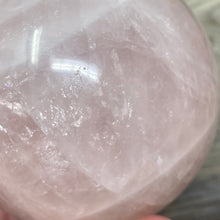 Bild in Galerie-Viewer laden, Rose Quartz Sphere #07 - 2.90" / 73mm
