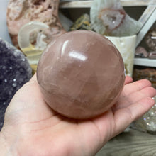 Bild in Galerie-Viewer laden, Rose Quartz Sphere #08 - 3.09" / 78mm