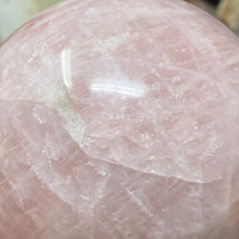Bild in Galerie-Viewer laden, Rose Quartz Sphere #09 - 3.62" / 92mm