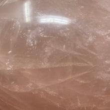 Bild in Galerie-Viewer laden, Rose Quartz Sphere #10 - 3.65" / 92mm