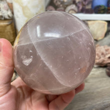 Bild in Galerie-Viewer laden, Rose Quartz Sphere #11 - 3.68" / 93mm