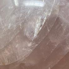 Bild in Galerie-Viewer laden, Rose Quartz Sphere #11 - 3.68" / 93mm