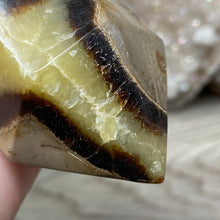 Load image into Gallery viewer, Septarian Double Point #07 - 5.52"/141mm