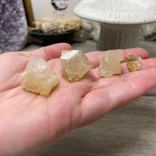 Bild in Galerie-Viewer laden, Honey Calcite from Colorado Set