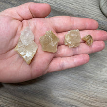 Bild in Galerie-Viewer laden, Honey Calcite from Colorado Set