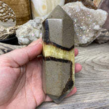 Bild in Galerie-Viewer laden, Septarian Double Point #11 - 5.50"/139mm
